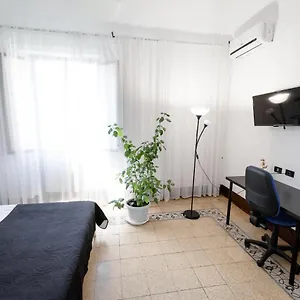 casa-di-alessandro-e-oksana.taorminaitalyhotels.com/