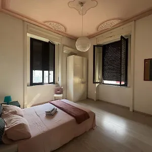 deodato-guesthouse.taorminaitalyhotels.com/